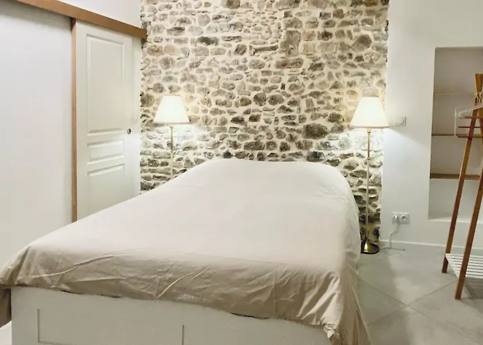 Vila Le Bastion, 15 Guests, 5 Suites, 5 Baths, Ac