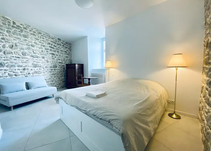 Le Bastion, 15 Guests, 5 Suites, 5 Baths, Ac Vila Pouzols-Minervois